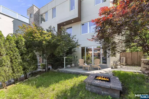 Edgewater, NJ 07020,24 Casta LN