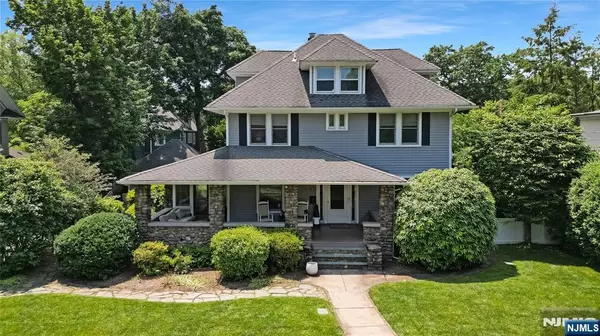 Ridgewood, NJ 07450,302 Woodside AVE