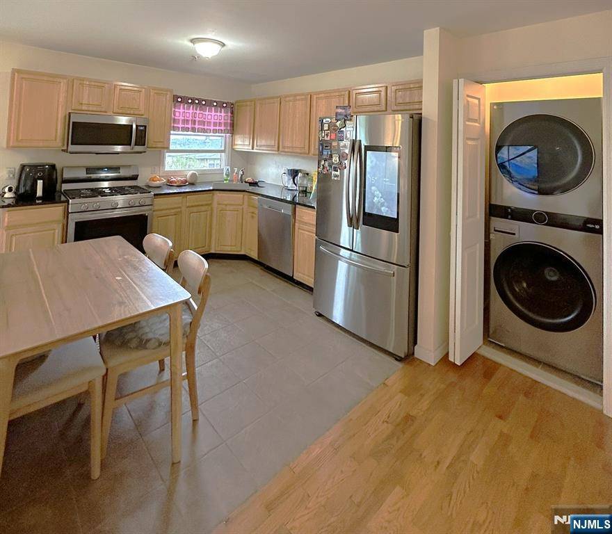 Palisades Park, NJ 07650,118 Bergen BLVD #2D