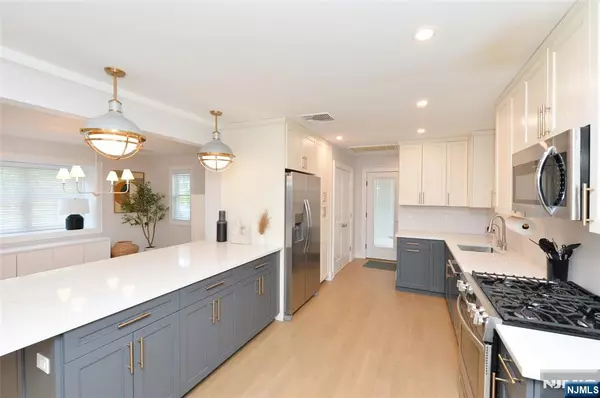 Wyckoff, NJ 07481,212 Godwin AVE
