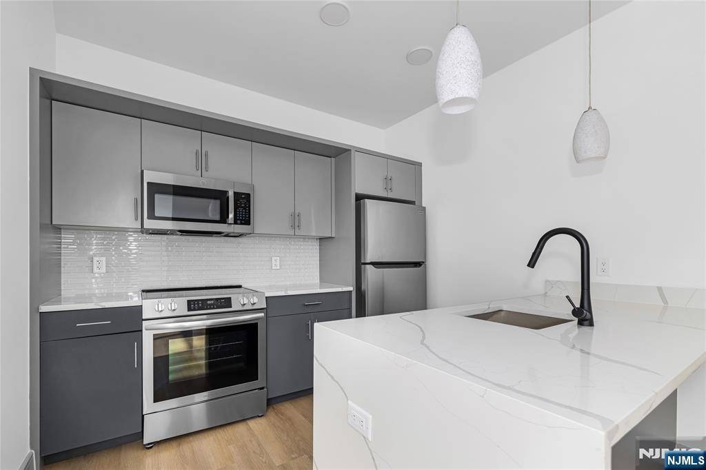 1435 10th ST #209, Fort Lee, NJ 07024