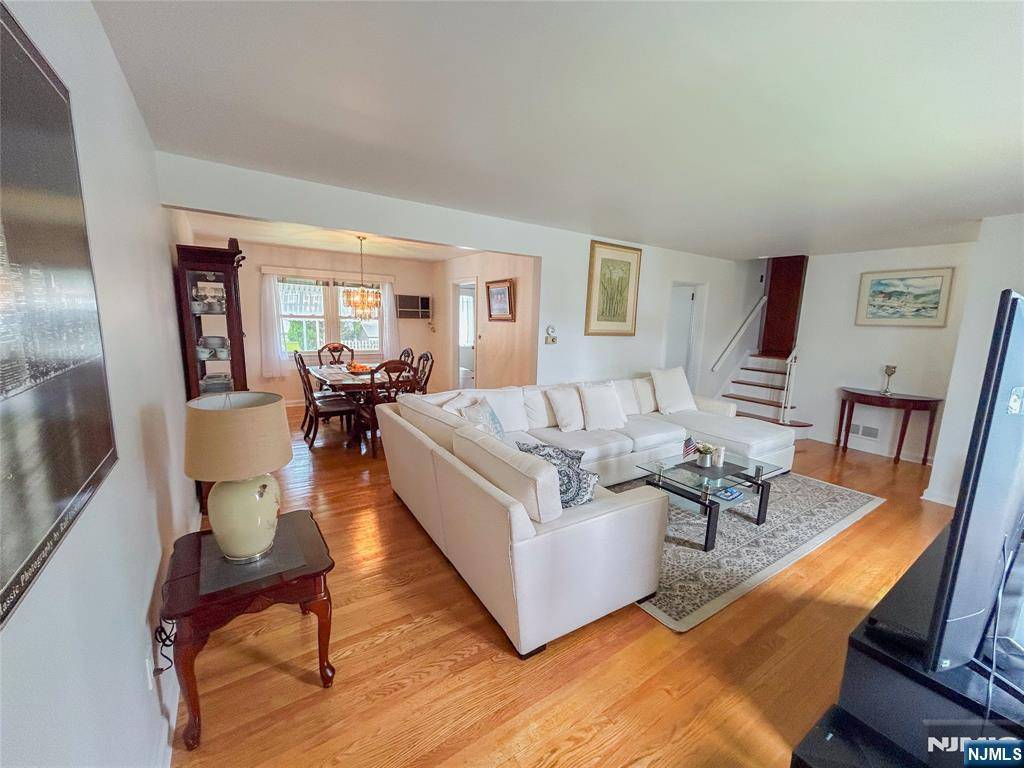 North Arlington, NJ 07031,23 Bogle AVE