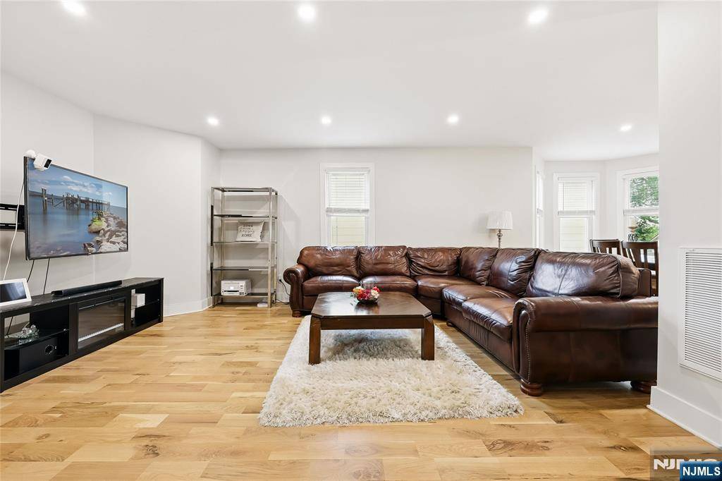Teaneck, NJ 07666,535 Center PL