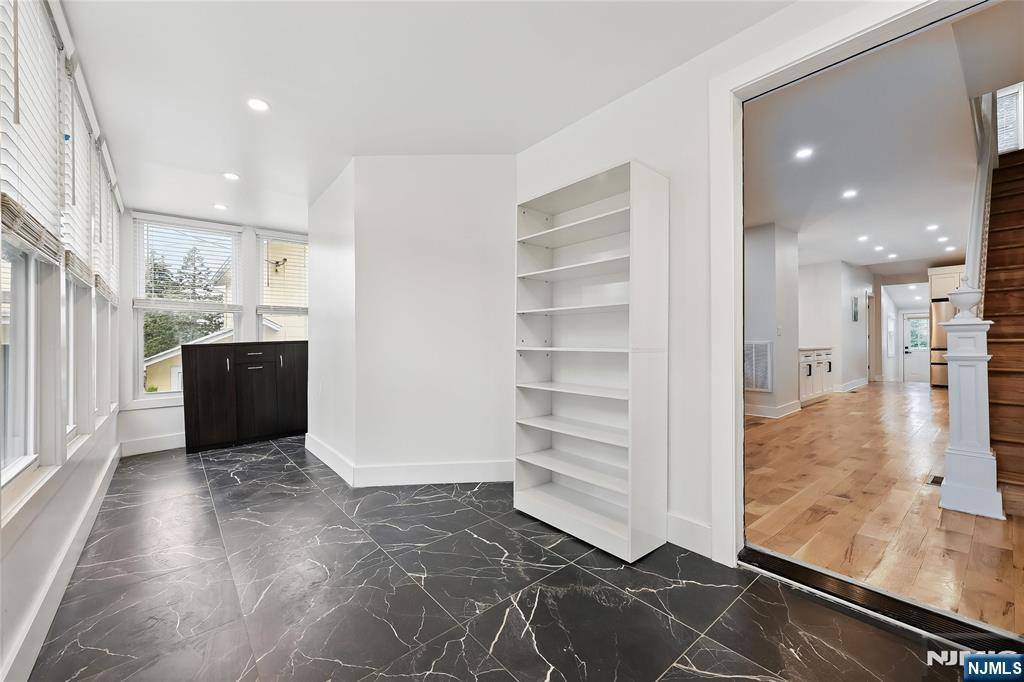 Teaneck, NJ 07666,535 Center PL