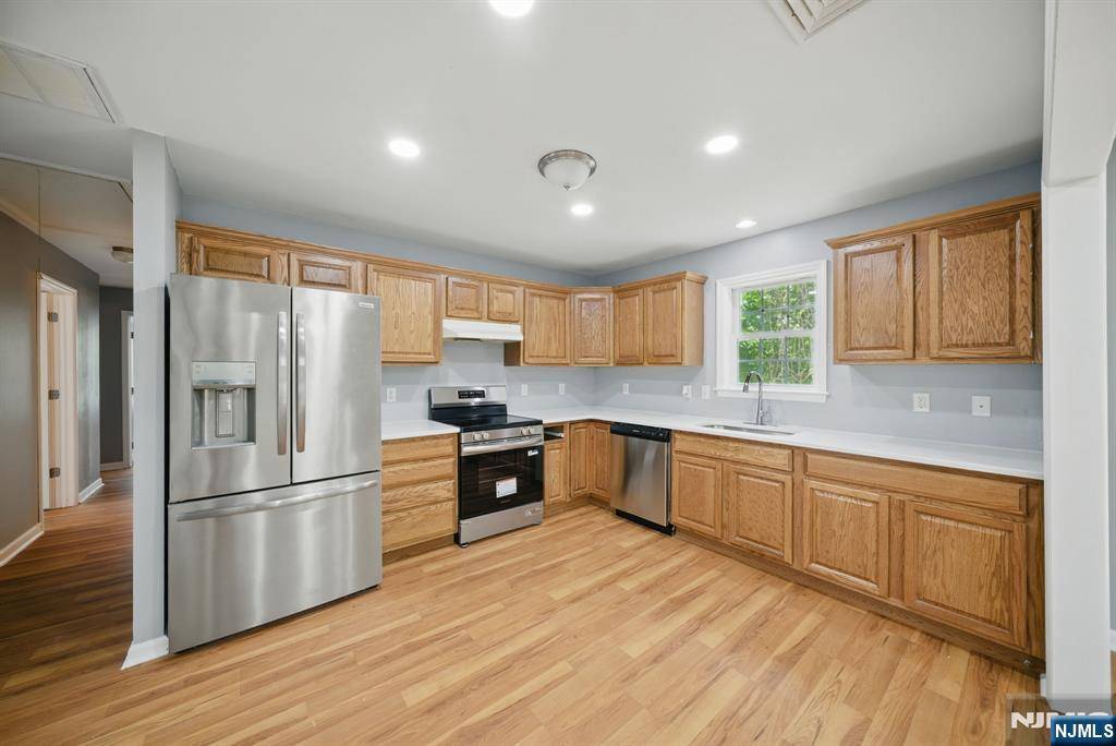 West Milford, NJ 07421,40 Upper Greenwood Lake RD