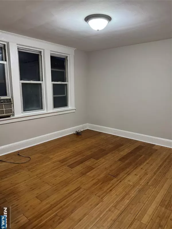 Paterson, NJ 07513,1062 25th ST