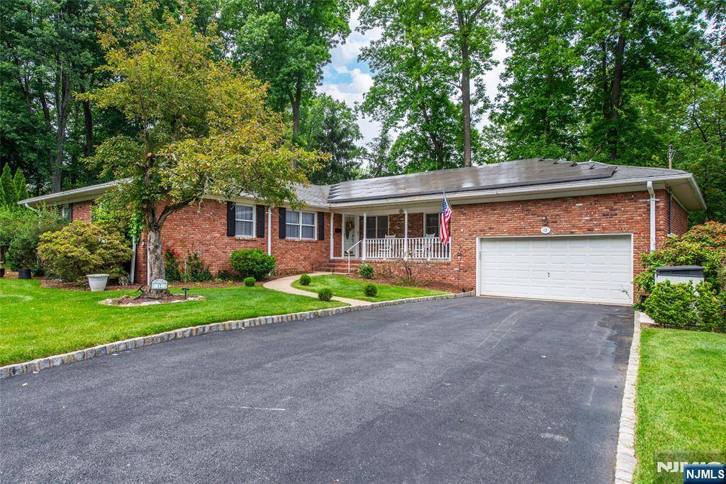 Verona, NJ 07044,12 Ravine RD