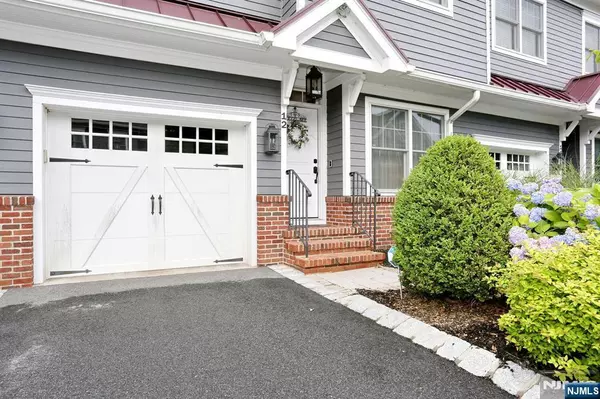Fair Lawn, NJ 07410,12 Barrister CT