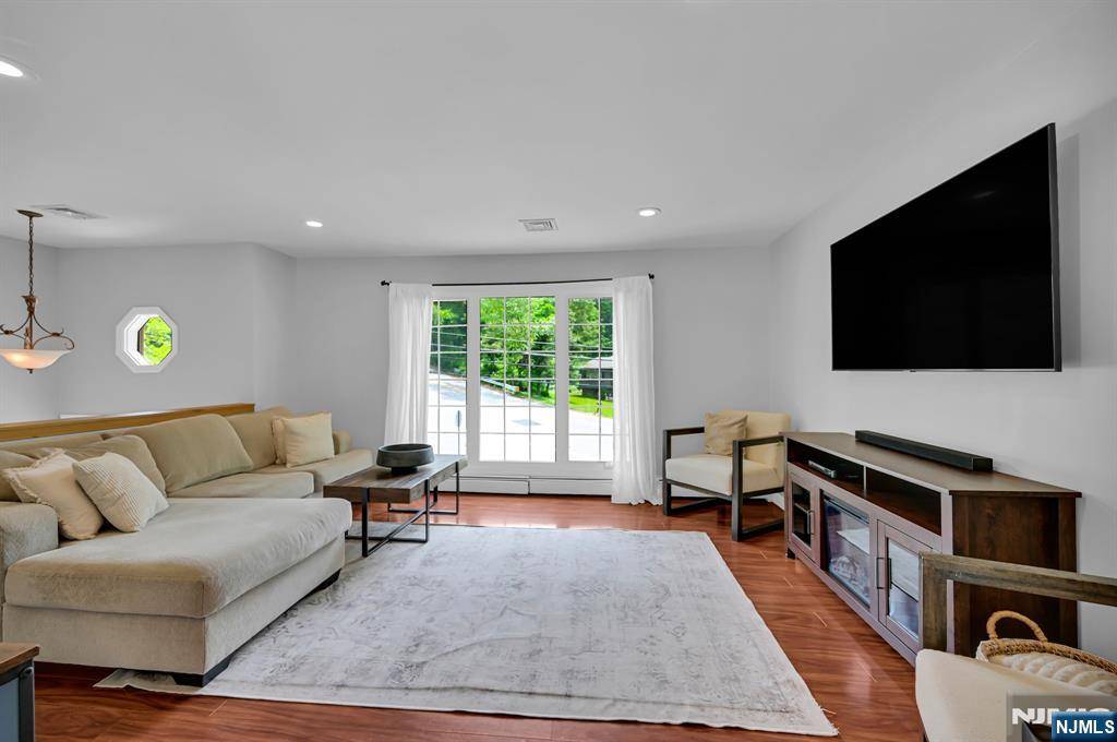 Ringwood, NJ 07456,2 Fountain DR