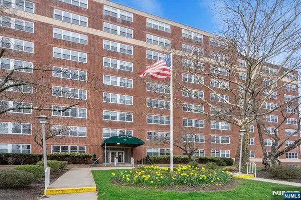 Glen Ridge, NJ 07028,926 Bloomfield AVE #2C