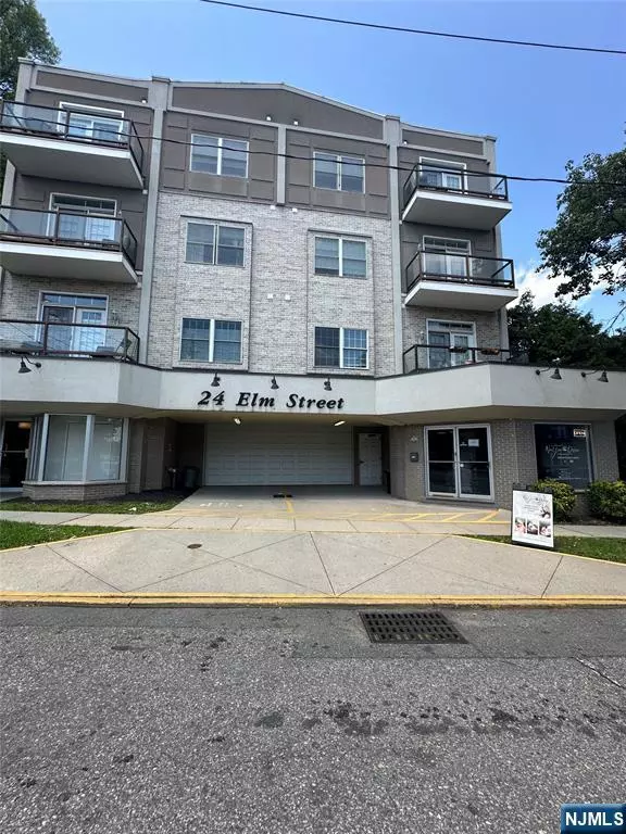 Montclair, NJ 07042,24 Elm