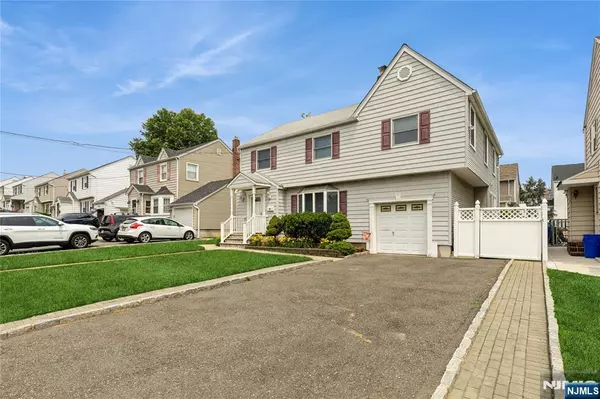 Nutley, NJ 07110,48 Highfield LN