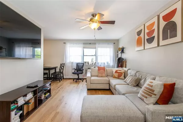 Nutley, NJ 07110,25 River RD #C21