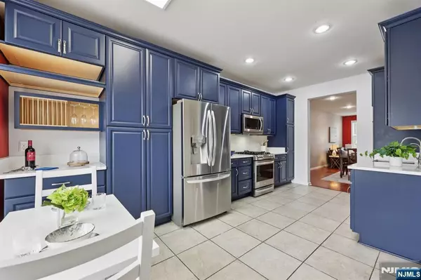 504 Coventry DR, Nutley, NJ 07110