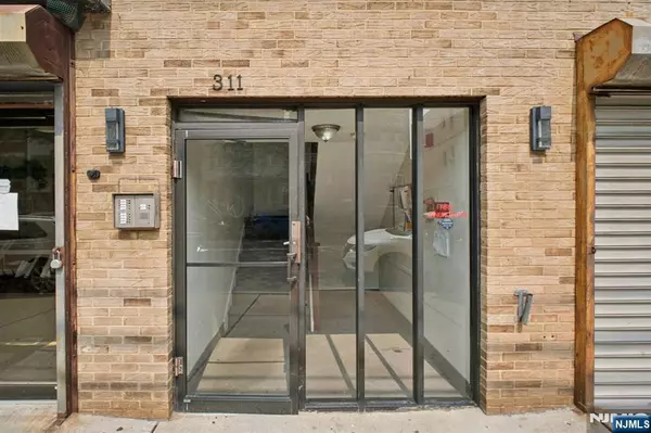 Jersey City, NJ 07307,311 Palisade AVE #302