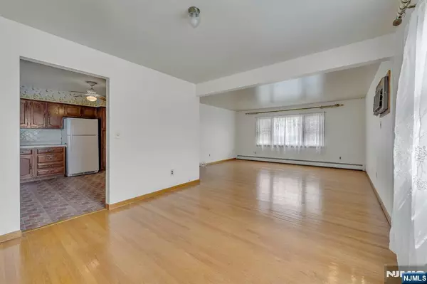 East Rutherford, NJ 07073,15 Jersey ST