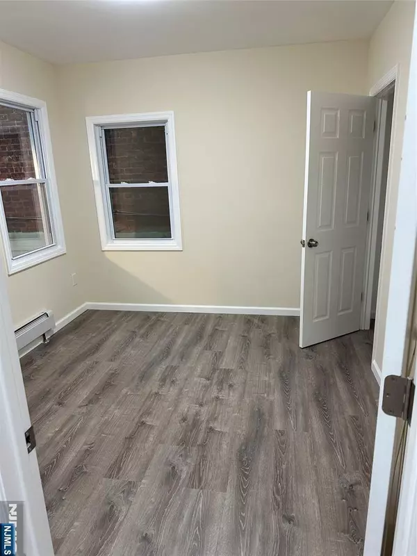 Orange, NJ 07050,157 Pierson ST #2