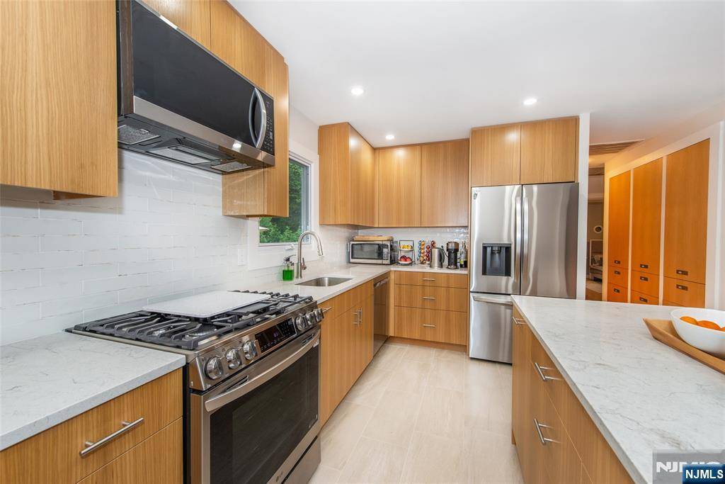 Wayne, NJ 07470,24 James ST
