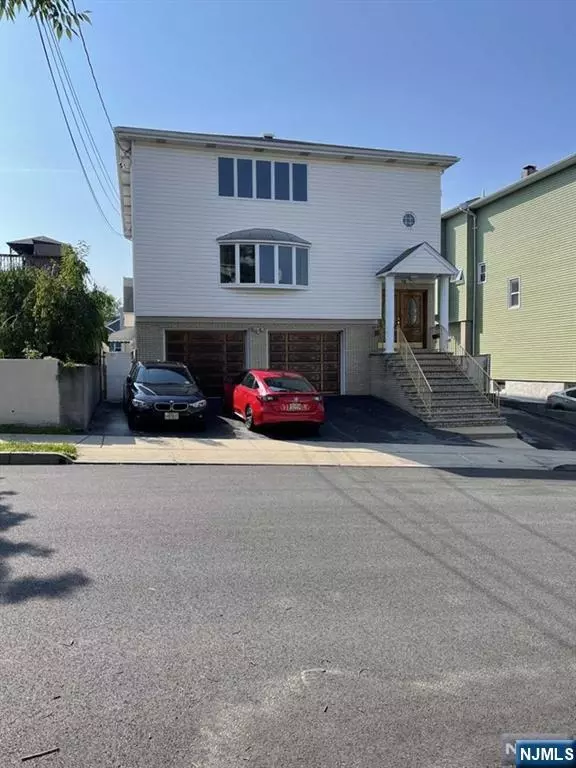 East Rutherford, NJ 07073,72 Lincoln PL