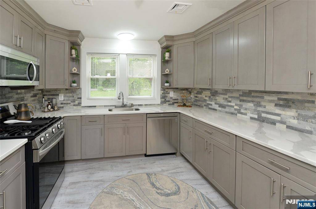 Wayne, NJ 07470,118 Park LN