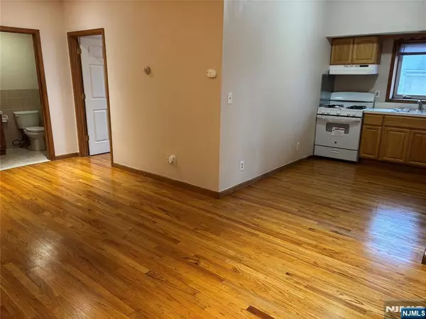 North Arlington, NJ 07031,121-123 Ridge RD #3