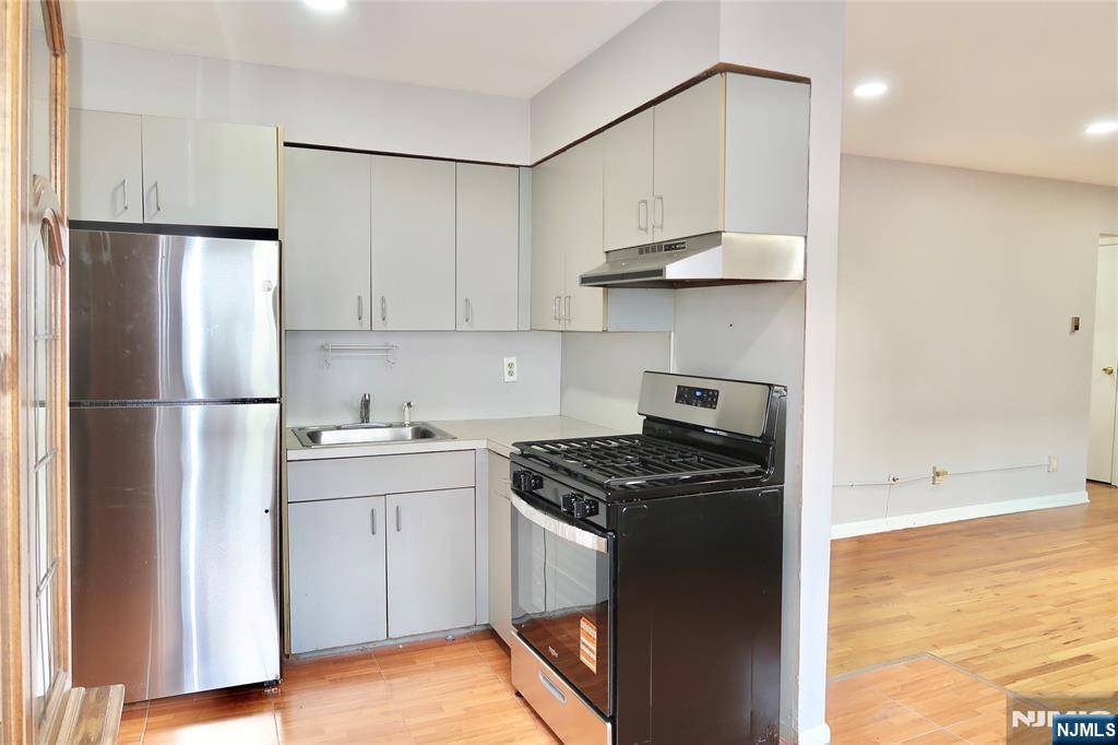 North Bergen, NJ 07047,7017 Columbia AVE #3C
