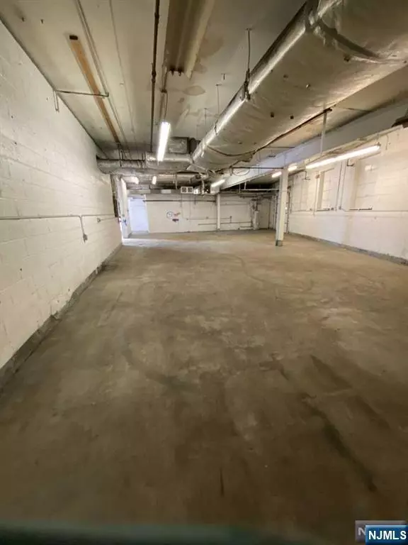 East Rutherford, NJ 07073,45 Carlton AVE #2