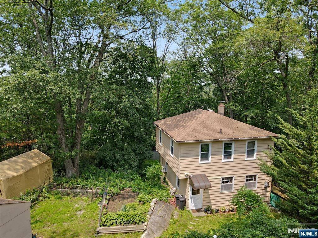 19 Skyland AVE, Wanaque, NJ 07420