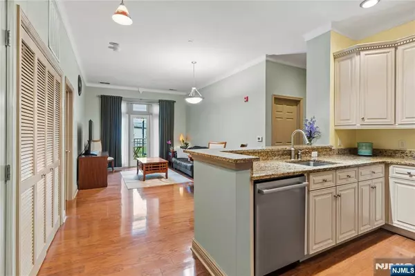 7400 River RD #120, North Bergen, NJ 07047
