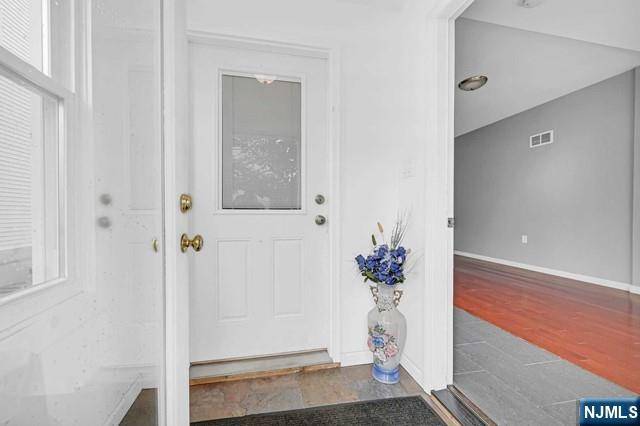 Garfield, NJ 07026,90 Plauderville AVE #1ST FLR