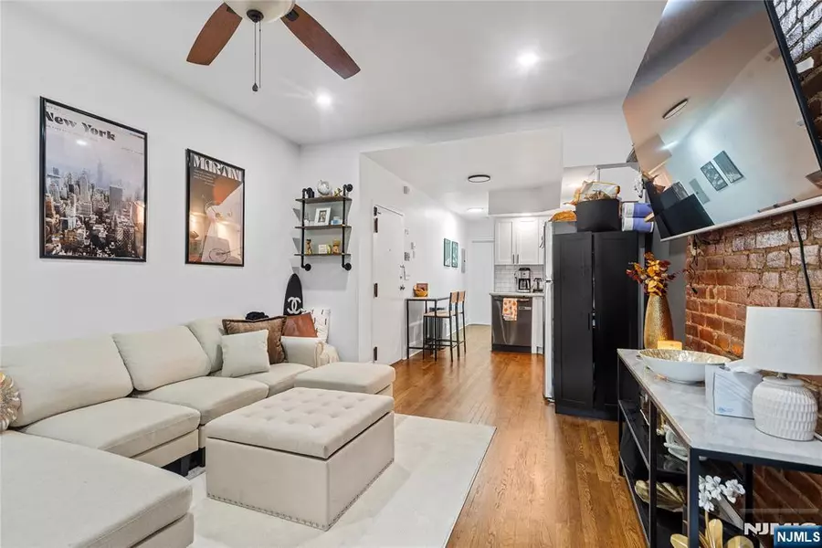 422 Grand ST #4, Hoboken, NJ 07030