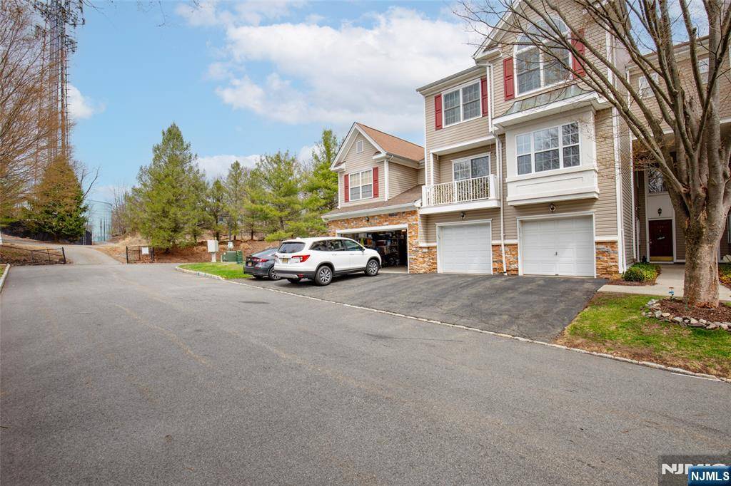 Pompton Lakes, NJ 07442,153 Vista TER