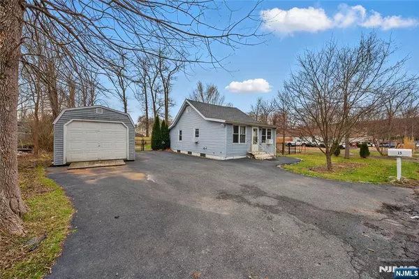 West Milford, NJ 07480,13 Madelyn AVE