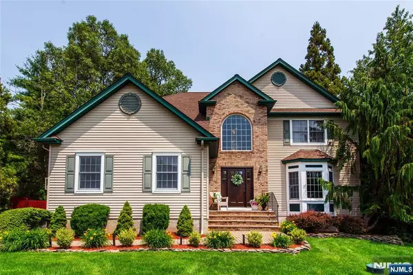 Bloomingdale, NJ 07403,6 Anna Rose CT