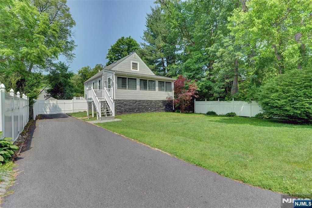 21 Bartholdi AVE, Wanaque, NJ 07420