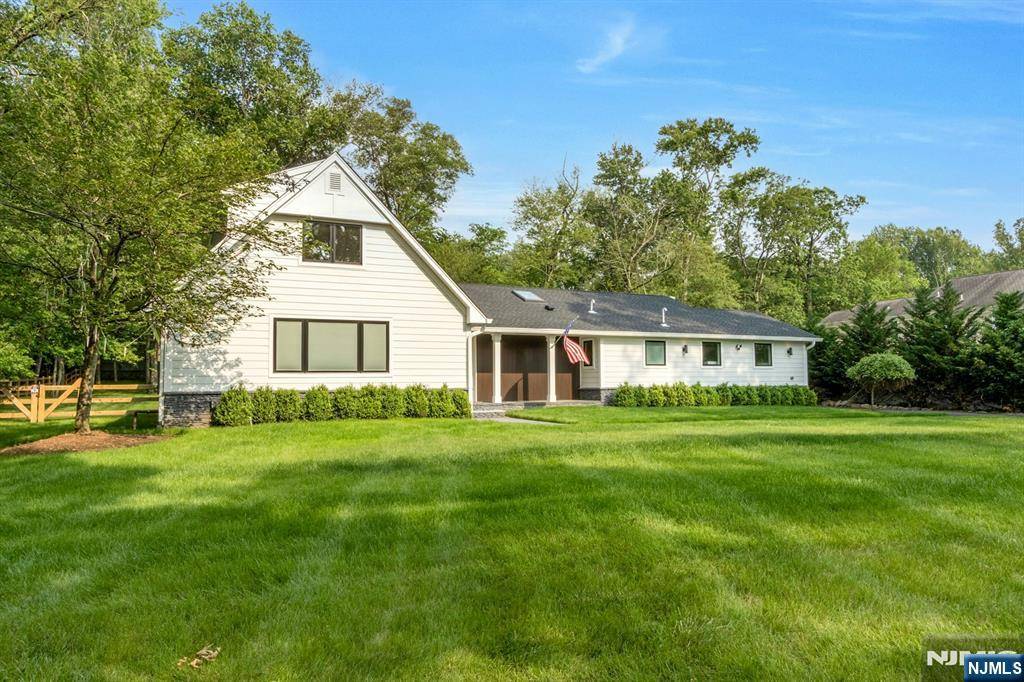 14 Rambling Brook RD, Upper Saddle River, NJ 07458