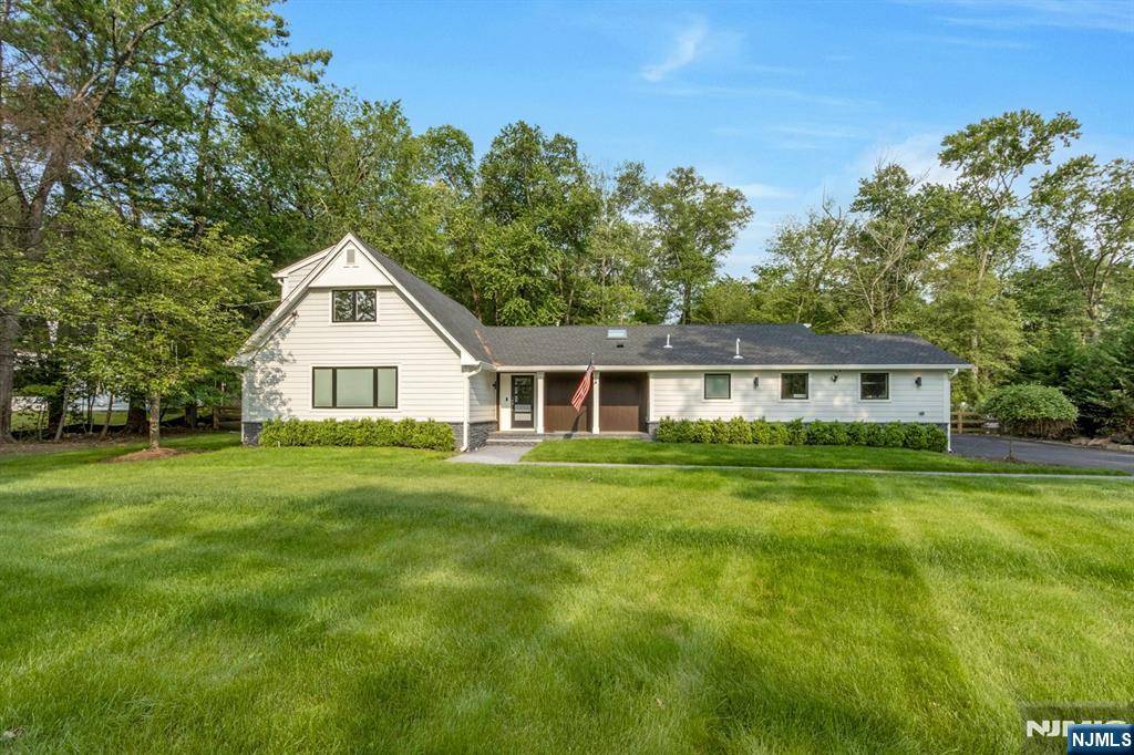 Upper Saddle River, NJ 07458,14 Rambling Brook RD