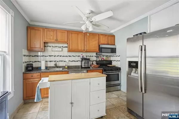 Ridgewood, NJ 07450,84 Oak ST