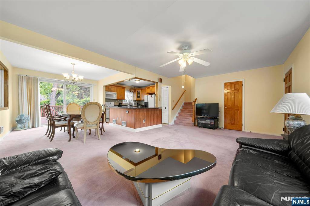 Closter, NJ 07624,62 Asmus RD