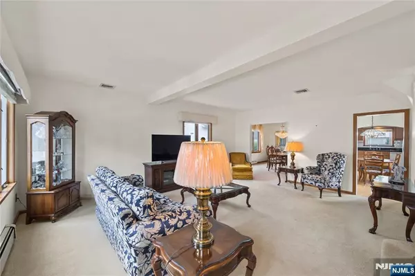 Nutley, NJ 07110,284 Harrison ST