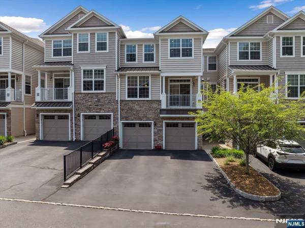 73 Autumn WAY #24, Montvale, NJ 07645