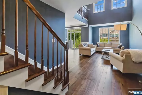 Montvale, NJ 07645,73 Autumn WAY #24