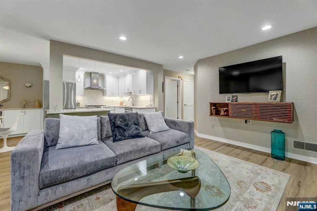 Mahwah, NJ 07430,669 Juniper WAY