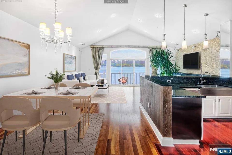 Guttenberg, NJ 07093,30 Lydia DR