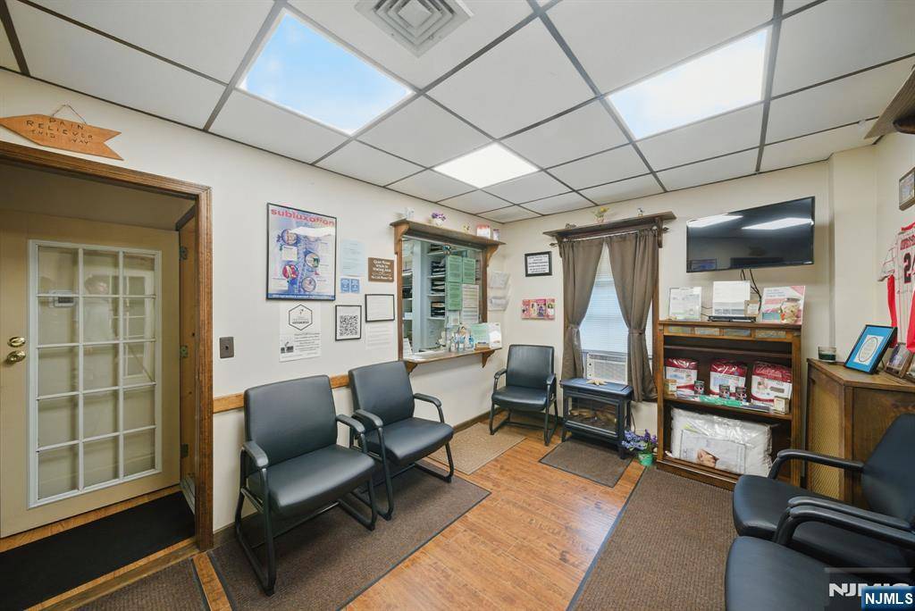Hamburg, NJ 07419,11 Vernon AVE #1