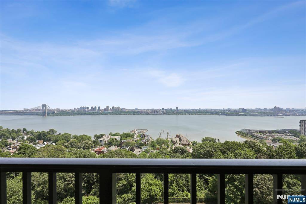 6 Horizon RD #903, Fort Lee, NJ 07024