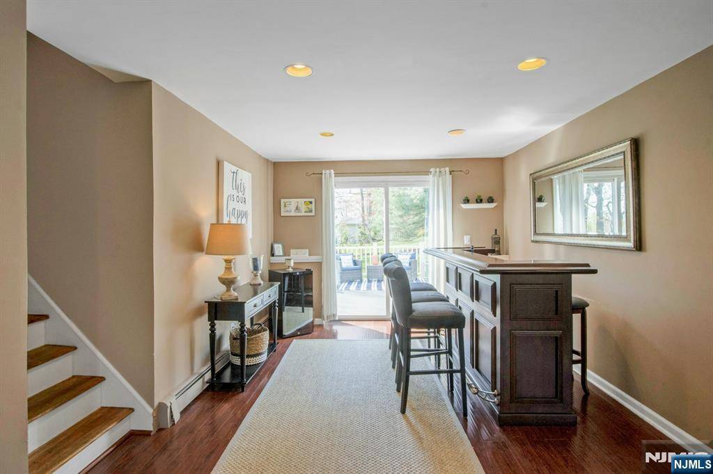 Park Ridge, NJ 07656,122 Royal DR