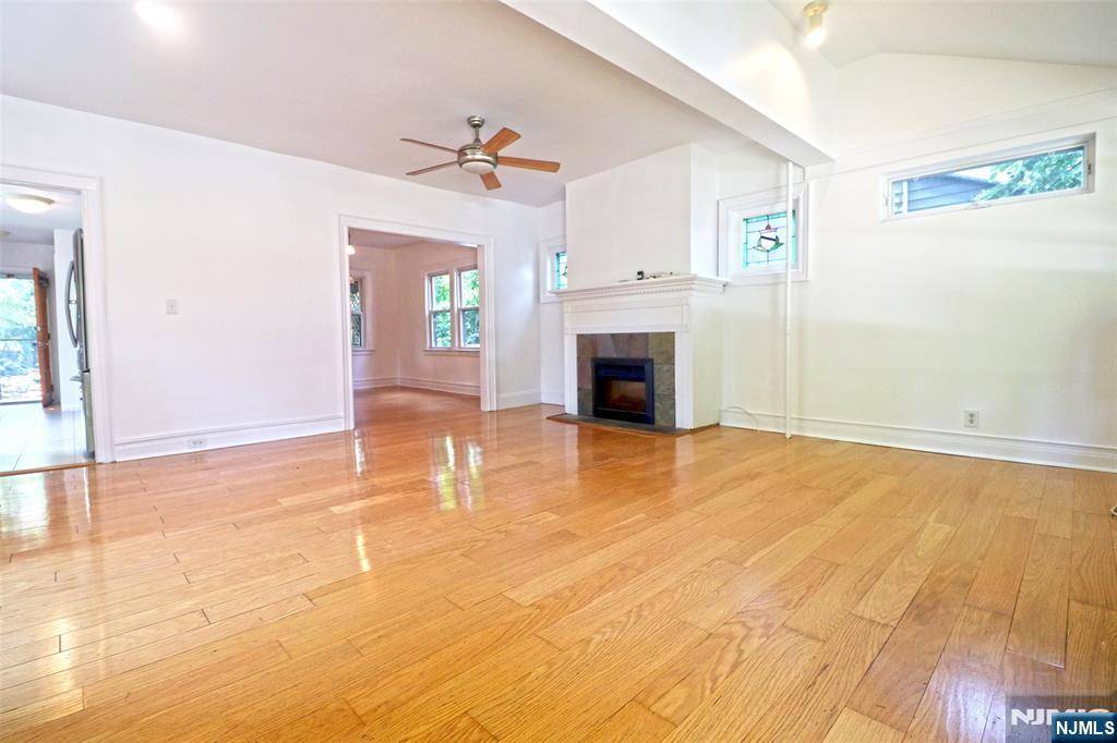 Rutherford, NJ 07070,341 Mortimer AVE