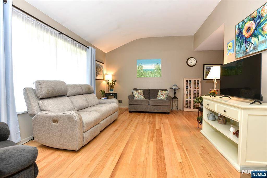 Montvale, NJ 07645,103 Grand AVE