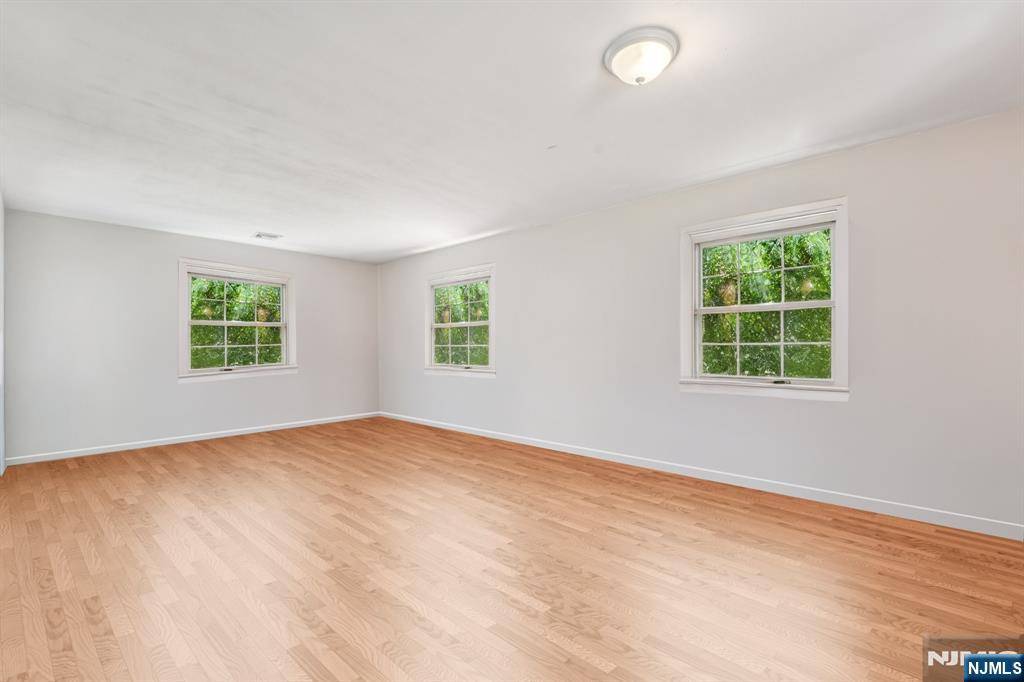 Fair Lawn, NJ 07410,24 Remington RD